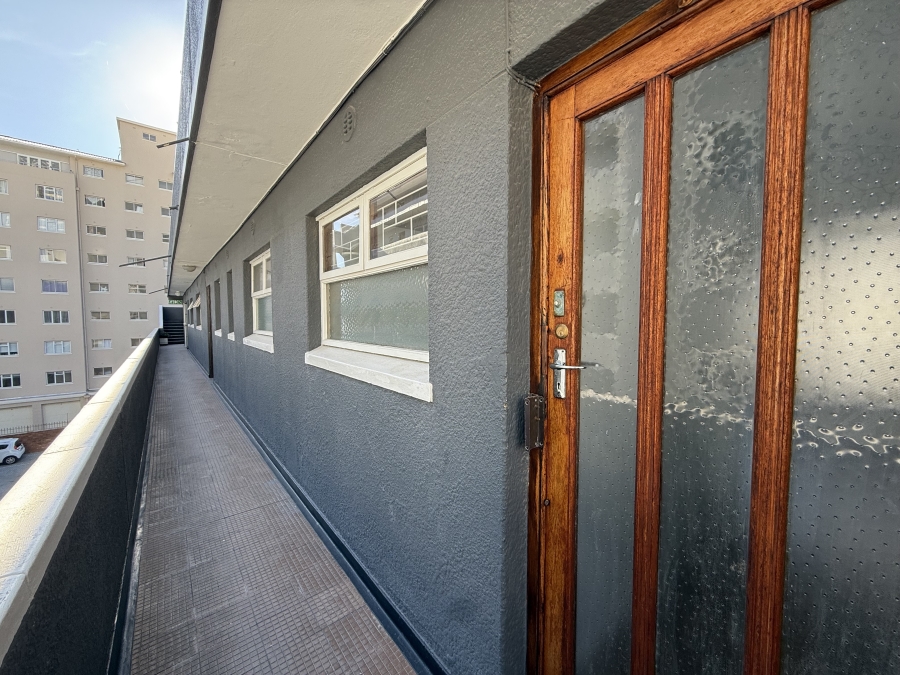To Let 1 Bedroom Property for Rent in Sea Point Western Cape
